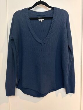 Wilfred Aritzia Silk Cashmere V-Neck Sweater Dark Slate Blue  M